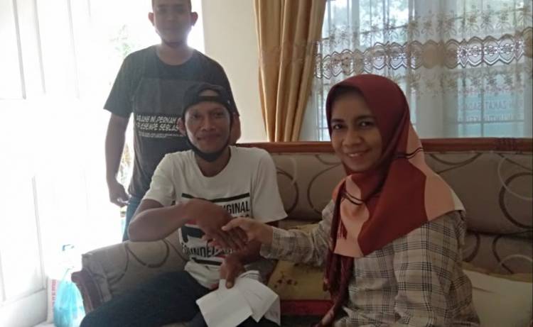 Jelang Idul Fitri, IKA SMPN 11/13 Medan Berbagi Sesama Alumni