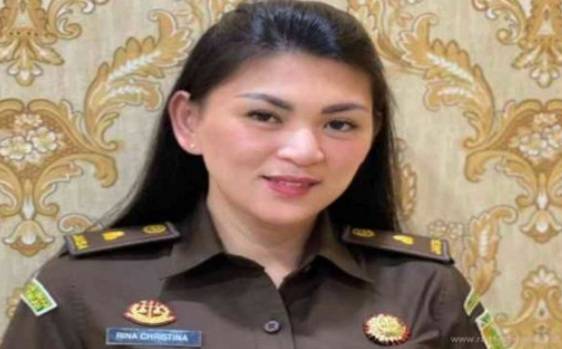 Jaksa Cantik Istri Kapolsek Yang Profesional