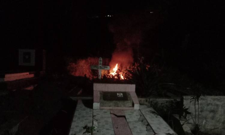 Warga Aek Tampang Protes  Pemakaman Prokes Covid-19 di TPU