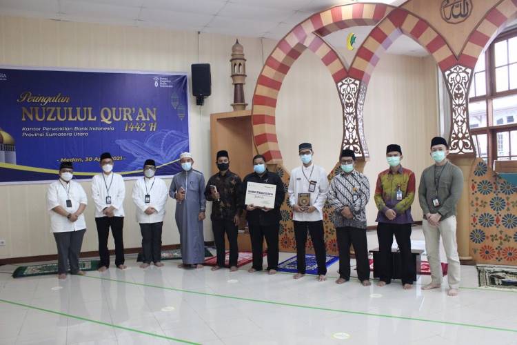 DDW Terima 81 Wakaf Alquran dari BI Untuk Daerah Minoritas
