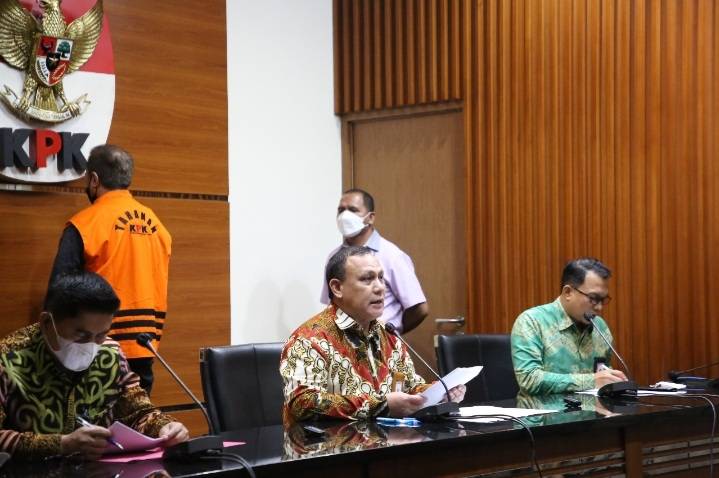 KPK Tahan Tersangka Korupsi Pengadaan Helikopter Angkatan Udara