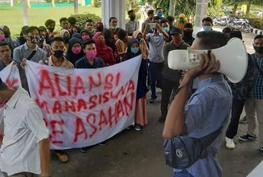 Aliansi Mahasiswa Asahan Unjuk Rasa Tuntut DPRD Panggil Pihak Kampus STIHMA