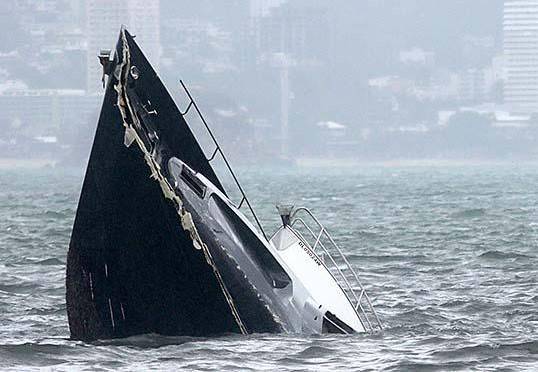 Anggota Polairud Riau Hilang Setelah Meriksa Dokumen Kapal Ponton Singapur
