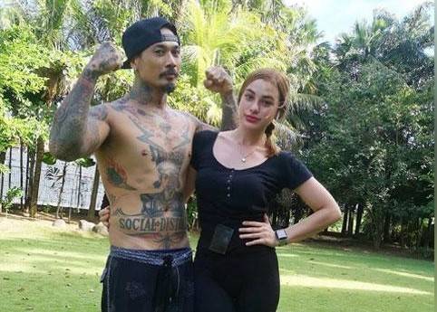 Drumer Superman is Dead Terima Tantangan Dokter Dewa Salaman Pasien Covid-19