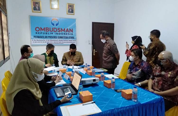 Bobby Terima LAHP RSUD Pirngadi dari Ombudsman Sumut
