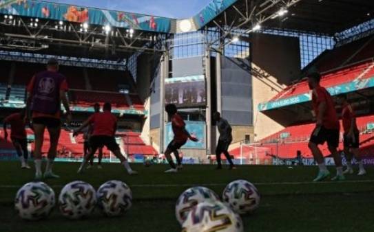 Pertandingan Denmark vs Belgia Berhenti Sejenak di 10 Menit