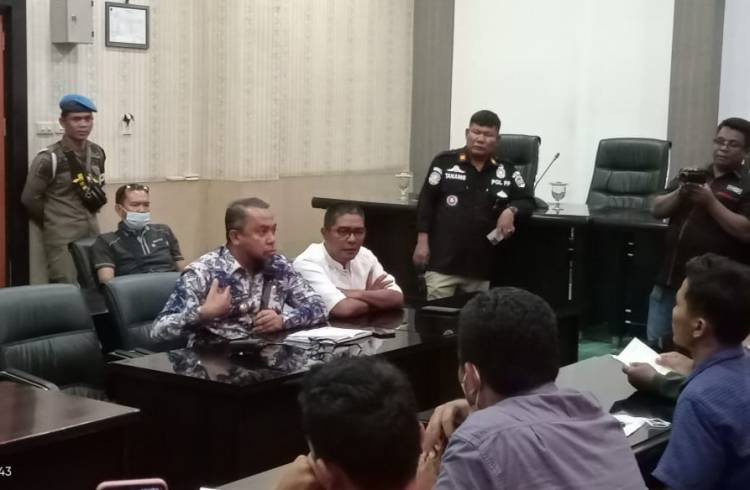 Bertemu Sekda Labura, Warga Desa Aek Pamienke Merinding