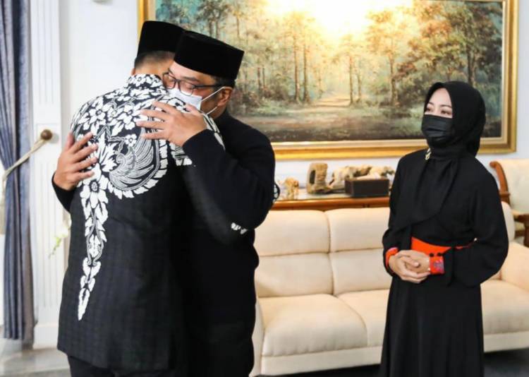 Takziah ke Rumah Ridwan Kamil, AHY Sampaikan Belasungkawa Untuk Eril