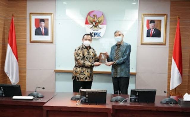 FBI Serahkan Asset Recovery Perkara e-KTP Senilai Rp86 Miliar ke KPK