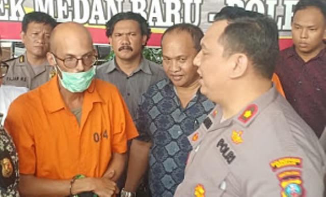 Ditangkap Polisi Ngisap Ganja, Bule Jerman Minta Maaf