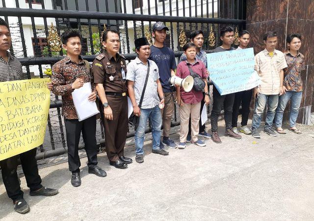 Plt Kadis PU dan Kadis DPMD Batubara Dilaporkan ke Kejatisu