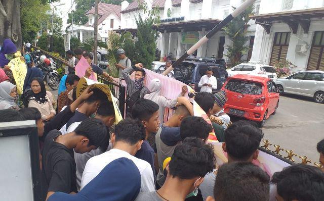 Massa GEMAK Minta KY Pantau Sidang Terdakwa Pengemplang Pajak