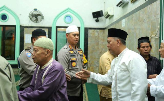 Kombes Dadang Sholat Subuh Berjemaah di Masjid Syuhada Pulo Brayan