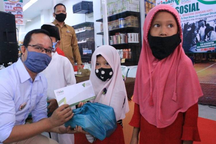 DD Waspada & Irian Supermarket Santuni 100 Anak Yatim Tanjung Morawa