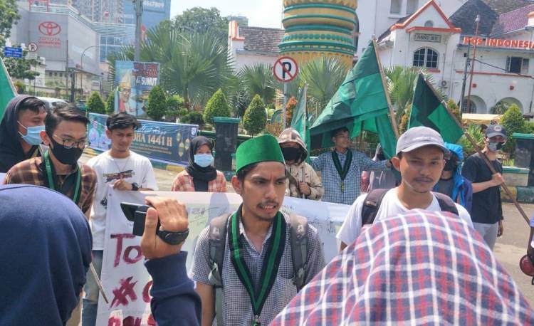 HMI dan SMI di Medan Demo Tolak Omnibus Law