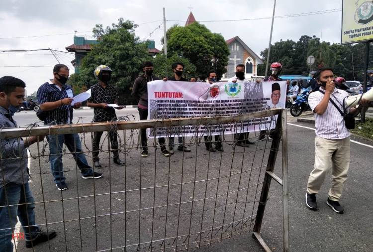 KPMSU Demo Dinas Pemuda Tanjungbalai di Polda Sumut