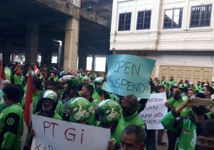 Ribuan Ojol di Medan Unjuk Rasa Kantor Gojek Indonesia  