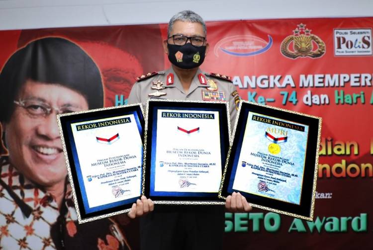Kapoda Sumut Irjen Martuani Sormin Terima Penghargaan & Rekor MURI
