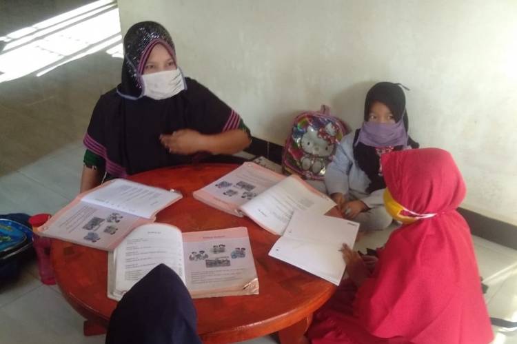 Pengajar Nurul Islam Bandar Pulau KMB ke Rumah Siswa