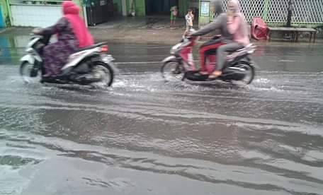 Diguyur Hujan Deras, Jalan di Kota Kisaran Tergenang Air