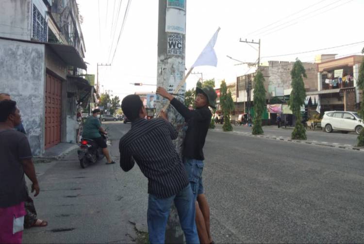 Heboh, Ribuan Bendera Putih Berkibar di Kota Medan