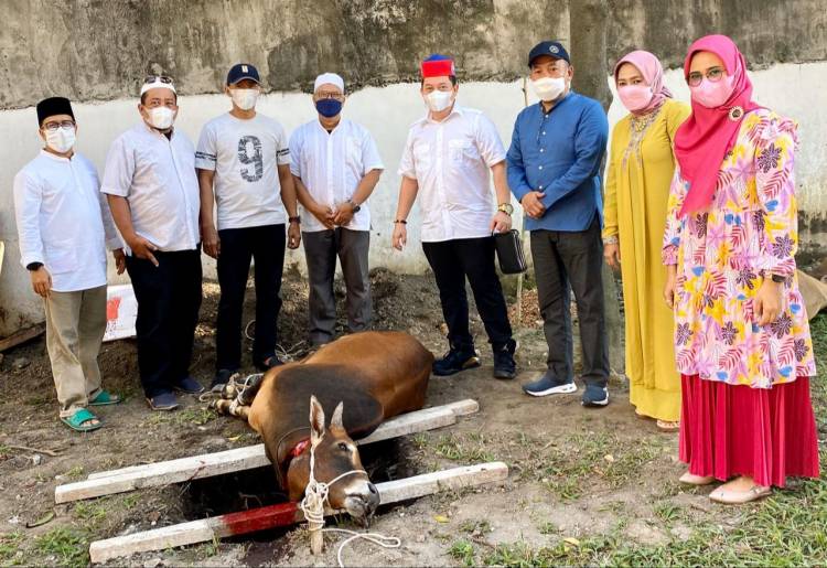 Alumni SMAN 8 Medan Gelar Kurban bersama Dompet Dhuafa Waspada
