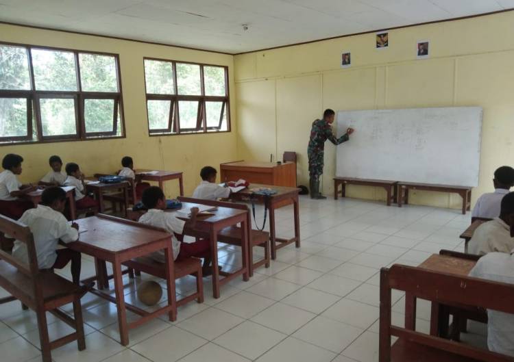 Satgas Yonif Perkuat Tenaga Pendidik di Perbatasan Papua