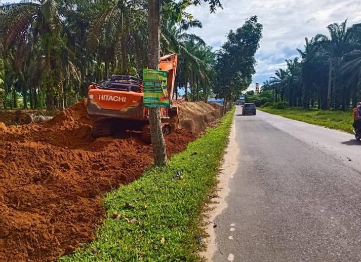 Bupati Labura Perintahkan Tutup Parit "Gajah" PTPN3 Membangmuda
