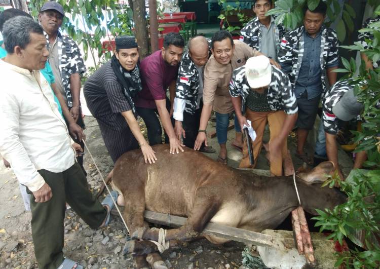 Warkop Jurnalis Medan Sembelih 2 Ekor Hewan Kurban