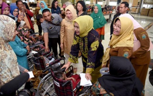Sambut HUT RI ke 74, Puluhan Penyandang Disabilitas Dapat Bantuan dari TP PKK Sumut