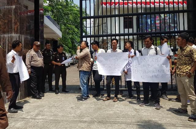Demo di Kejati Sumut, PMII Minta KPK Periksa Kapoldasu dan Lapangan Barosokai Medan