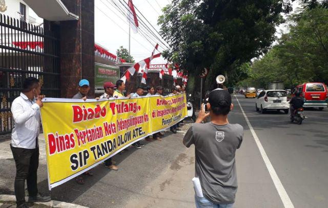 Massa Demo Kejatisu Minta Usut APBD Pemko Padangsidimpuan