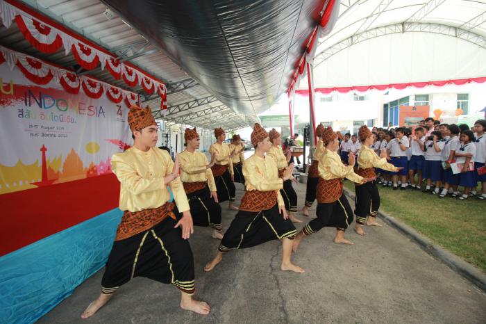 Meriahkan HUT RI, Ini Kado KRI di Songkhla 