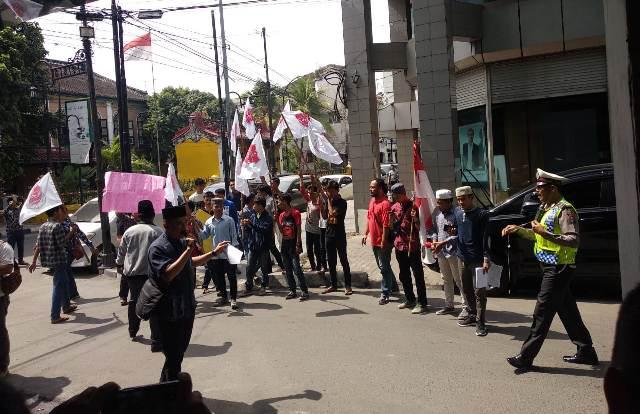 Bank Syariah Mandiri dan OJK Didemo Kasus Pembiayaan Bodong