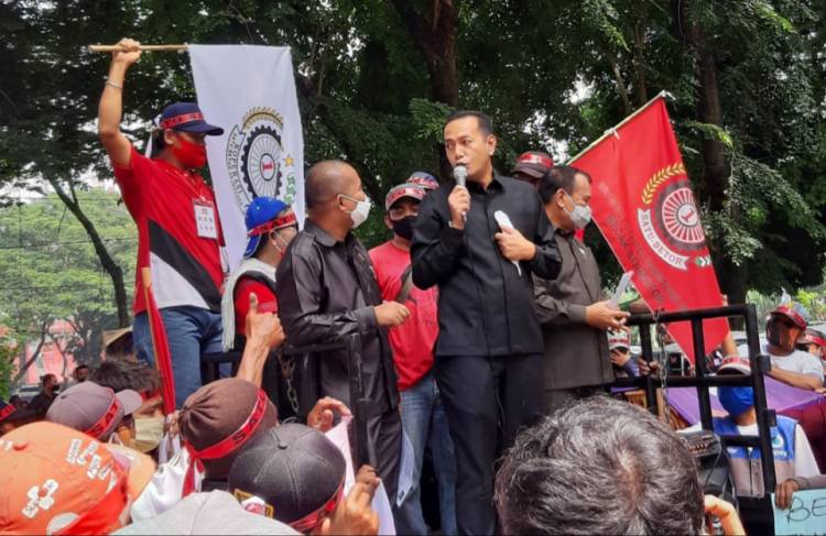 Abang Betor Kepung Kantor DPRD Sumut, Tuntut Peremajaan