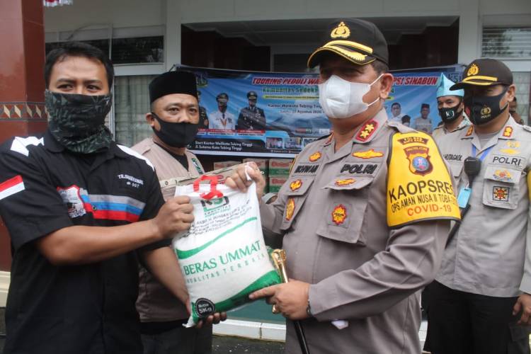 KSJ Salurkan Bantuan ke Warga Terdampak Erupsi Sinabung