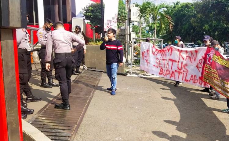 AM-LBR Jakarta Geruduk KPK Desak Tahan Bupati Labura