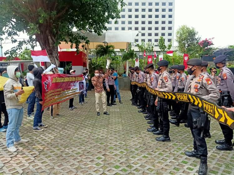 Mahasiswa Asal Labura Demo KPK Desak Tahan KSS