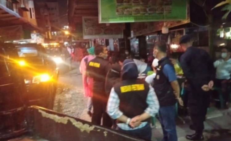 Satgas PPKM Swab Pengunjung Kuliner Pagaruyung Medan