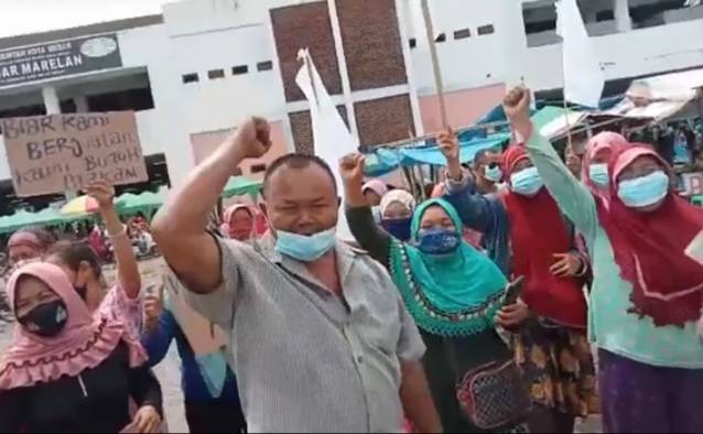 Dampak PPKM: Pedagang Tradisional di Medan Angkat Bendera Putih