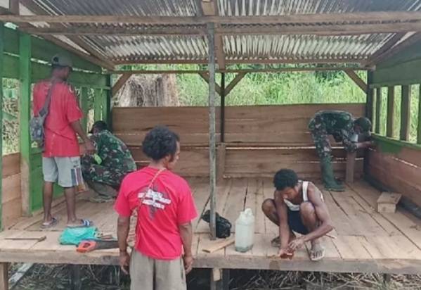 Satgas TNI Bangun Poskamling Multi Fungsi di Perbatasan Papua Nugini