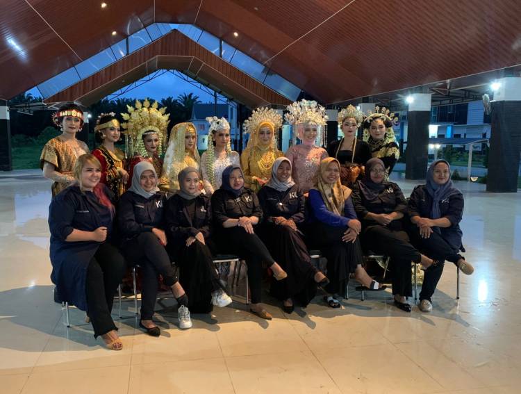 KVL Gelar Fashion Week di Alun-alun Labura