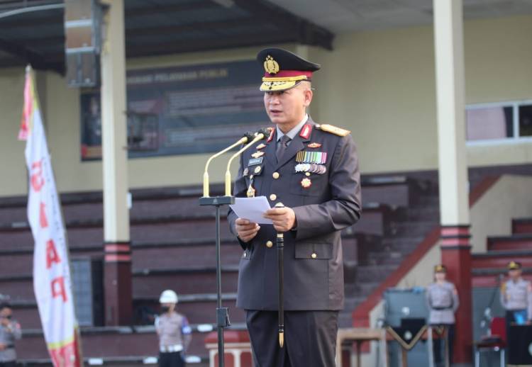 Brigjen Pol Mardiaz Inspektur Upacara HUT RI ke 77 di Lapangan Soetadi Ronodipuro