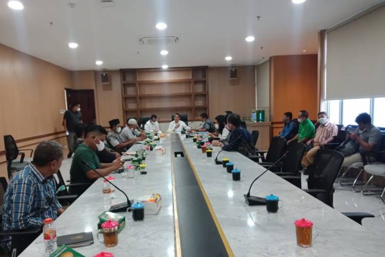 Bertemu Kelompok Tani, Fitriyus Makin Mempersulit Posisi Gubsu