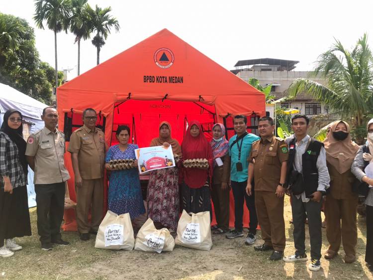 Rumah Ludes Terbakar, Korban di Jalan Japaris Terima Bantuan Sembako dari DDW