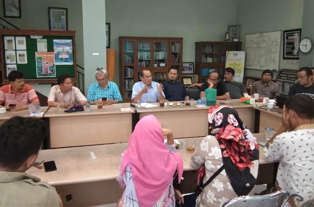 Warga Pinggir Sungai Melawan, Pemko Medan Ancam Bongkar Paksa