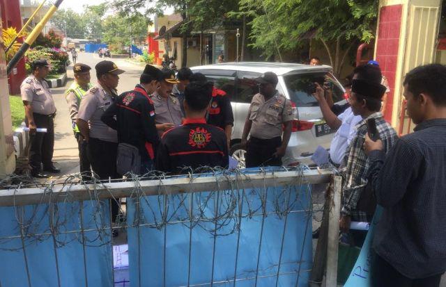 Bupati Tapteng Kena Demo Kasus Suap Akil Muchtar