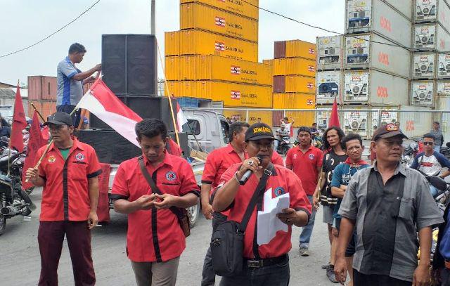 Ratusan Supir Truck Demo Ancam Bekukan Pelabuhan Belawan
