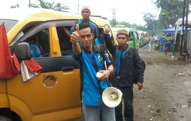 Tak Terima Dirumahkan, Ratusan Buruh Lansia Pelabuhan Belawan Datangi Kantor Walikota Medan