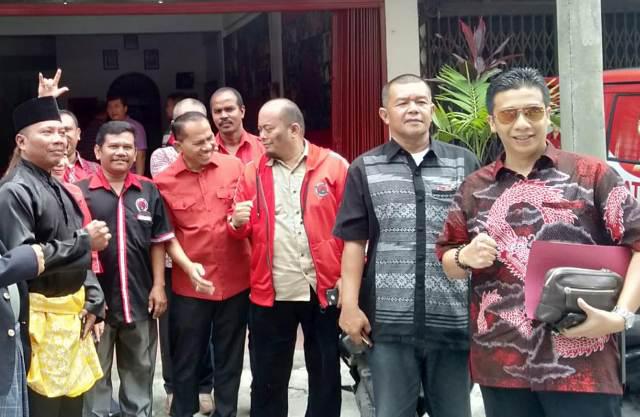 Rembug Anak Deli Dampingi Maruli Kembalikan Berkas ke PDIP Medan